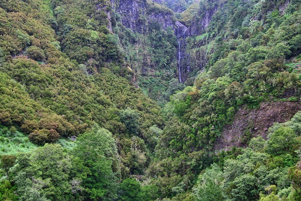 Madeira Walks - Rabaçal and the 25 Fountains - Rabaçal hike time: where the waterfalls and spring-lake moment happen