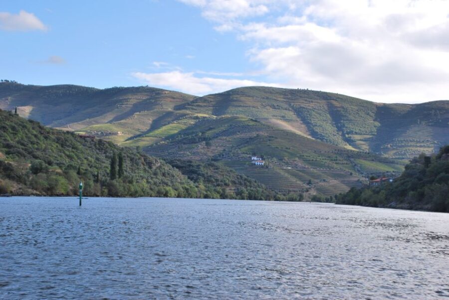 Pinhão: 2-Hour Rabelo Boat Tour with Audio Guide - Should you book the 2-hour Rabelo boat to Tua?