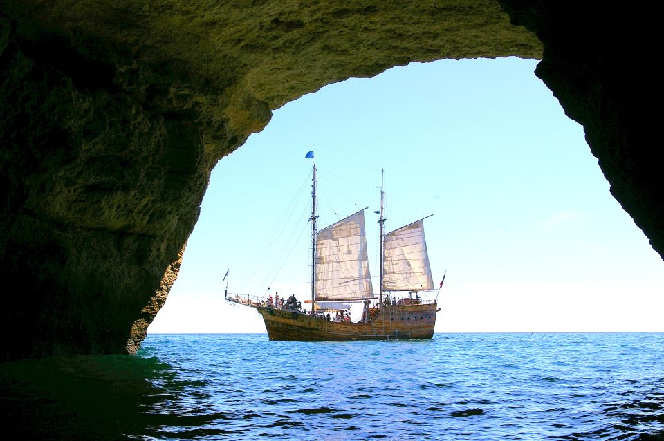 Portimão: Pirate Ship Cave Cruise - Pirate Ship Cave Cruise in Portimão: the vibe and the real value