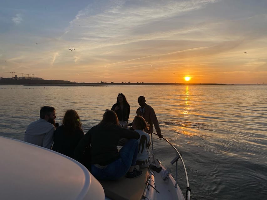 Porto: 6 Bridges Cruise & Port Wine with Sunset Option - On Board Comfort: Space, Blankets, and a Smooth Ride Under Bridges