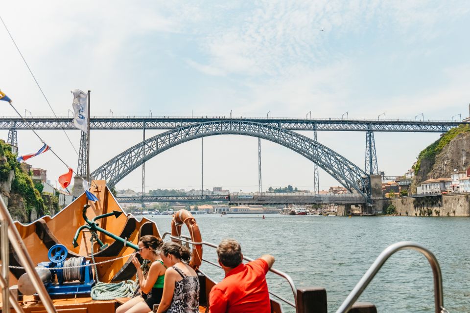 Porto: 6 Bridges Douro River Cruise - Six Bridges of Vila Nova de Gaia and Porto: How the Narration Works