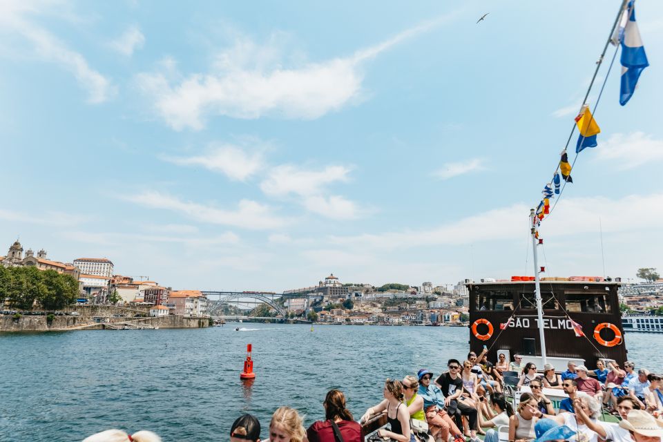 Porto: 6 Bridges Douro River Cruise - Boat Comfort, Seating, and Photo Strategy
