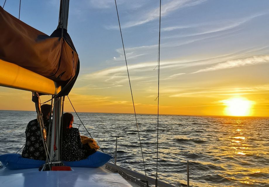 Porto: Charming Sailboat Cruise with Port Wine,Sunset Option - Where You Meet and How the Start Actually Feels