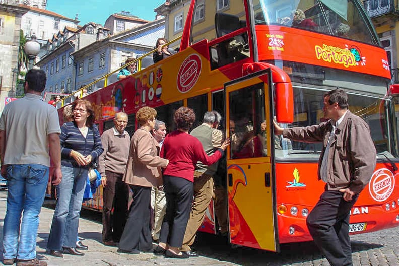 Porto: City Sightseeing Hop-On Hop-Off Bus Tour - Red Line Stops: Palacio de Cristal, Music, Serralves, and the Coast