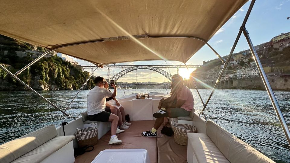 Porto: Douro River Boat Cruise with Port Wine Tasting - Arrábida Bridge and Foz do Douro: the route keeps changing the scenery