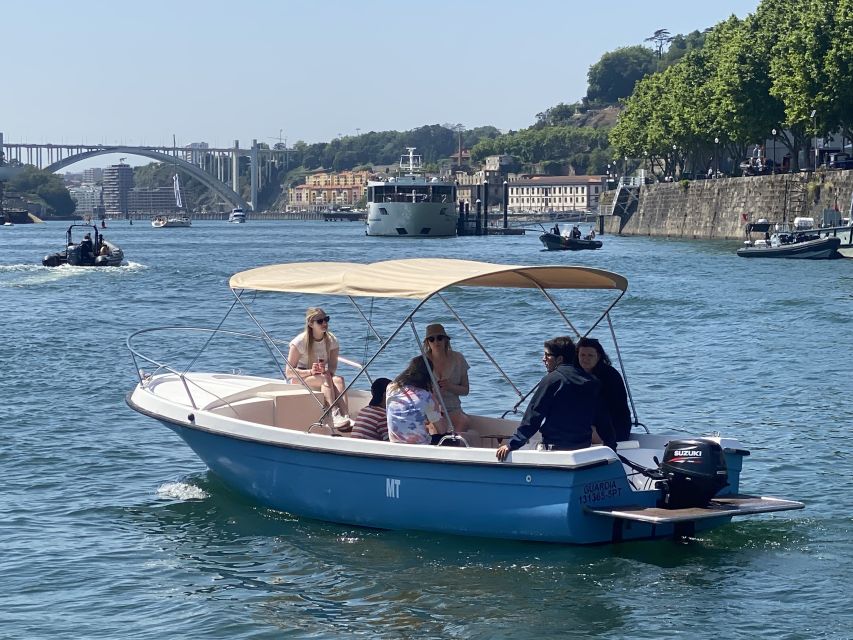 Porto: Douro River Boat Cruise with Port Wine Tasting - Small-group atmosphere with guides like Maria, Duarte, and Ricardo