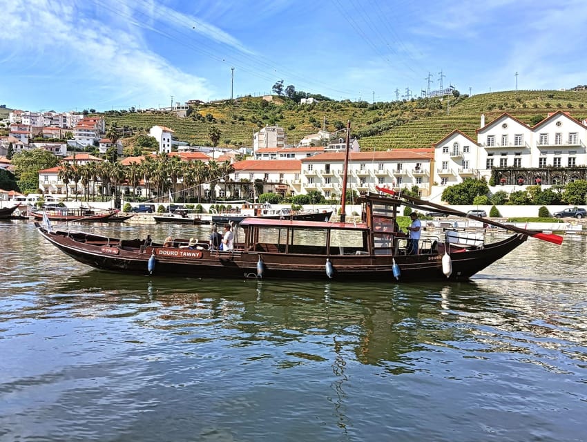 Porto: Douro Valley Tour with 2 Wineries, Lunch and Cruise - Winery stop one: Port wine tastings in a boutique setting