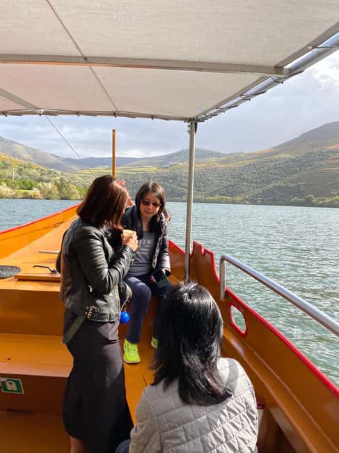 Porto: Douro Valley Wine Tour with Tastings, Lunch & Cruise - Lunch at the Vineyard: Wine-Paired Portuguese Comfort