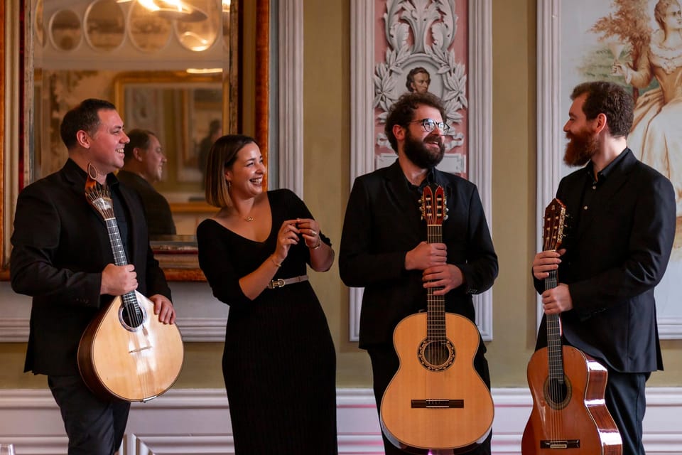 Porto: Fado Concert in Porto's Most Beautiful House - The pre-show welcome: where the port and atmosphere kick in