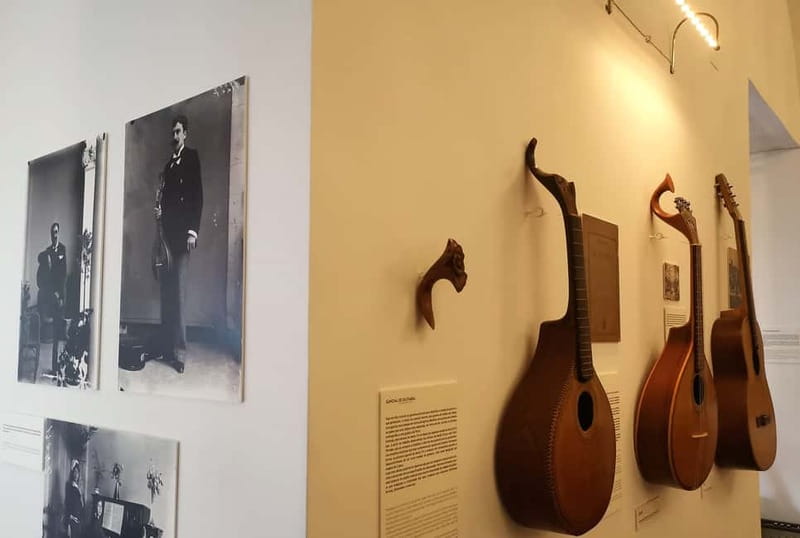 Porto: Fado & Port Wine in Traditional Portuguese Music Shop - Price and value: $11 for an hour plus an experience upgrade