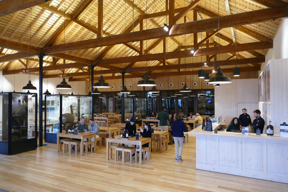 Porto: Graham's Port Lodge Tour with Premium Wine Tastings - Timing and pace: a leisurely 2-hour visit that doesn’t feel rushed