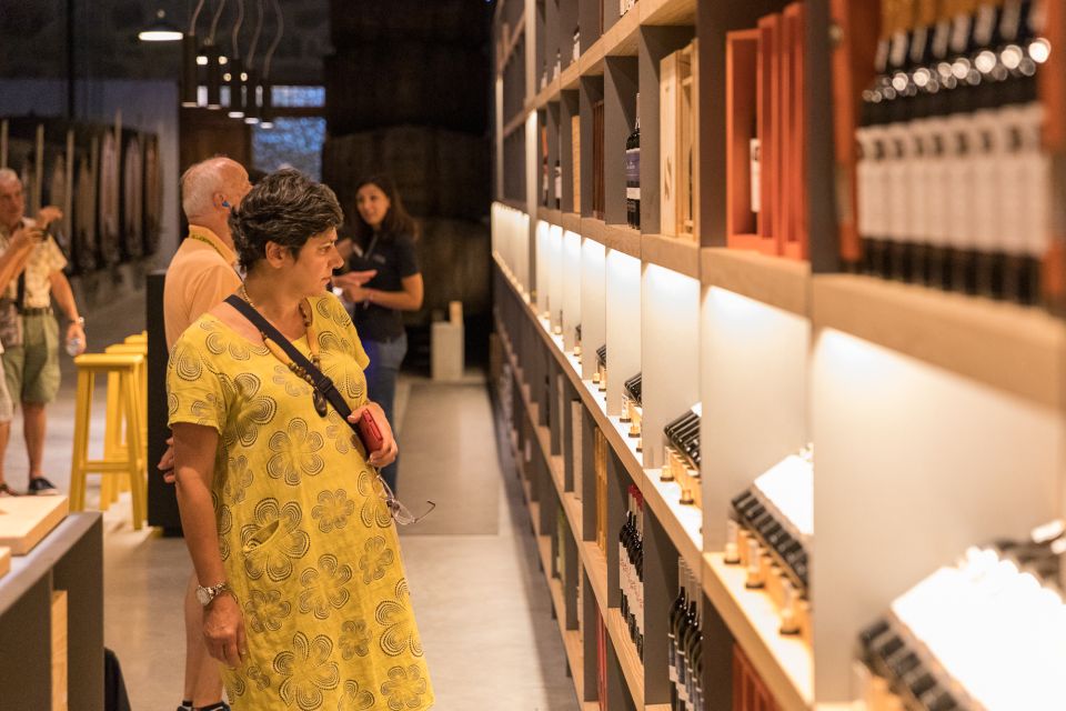 Porto: Guided Tour and Tasting of 3 Port Wines at Poças - Buying Port at the winery store: how to choose after tasting