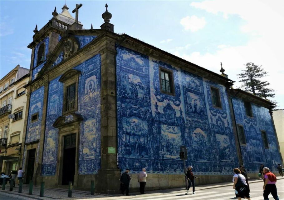 Porto: Historic City Center Walking Tour - The historic street maze: tiles, bookshops, and old walls