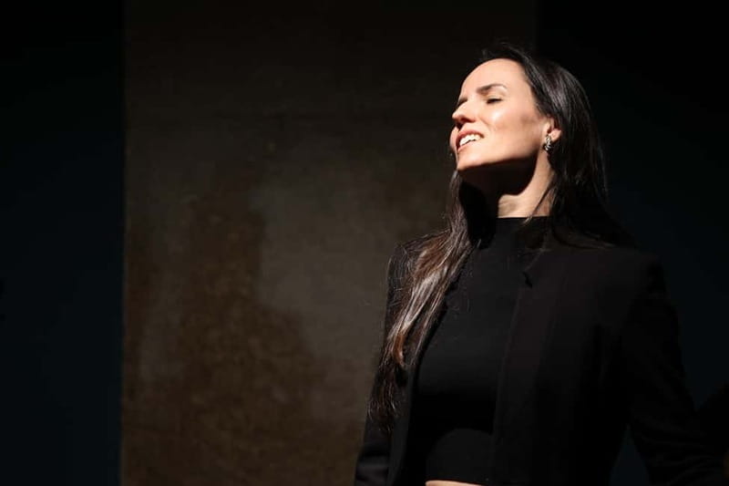 Porto: Intimate Fado Show & Port Wine in Trindade Noble Hall - Getting Oriented: Trindade Church and the Spot That Trips People Up