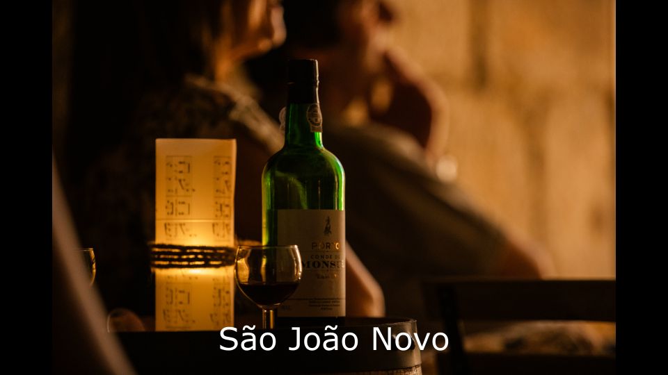 Porto: Live Fado Show with Glass of Port Wine - The Musicians: Portuguese Guitar Meets a Singer with Real Bite