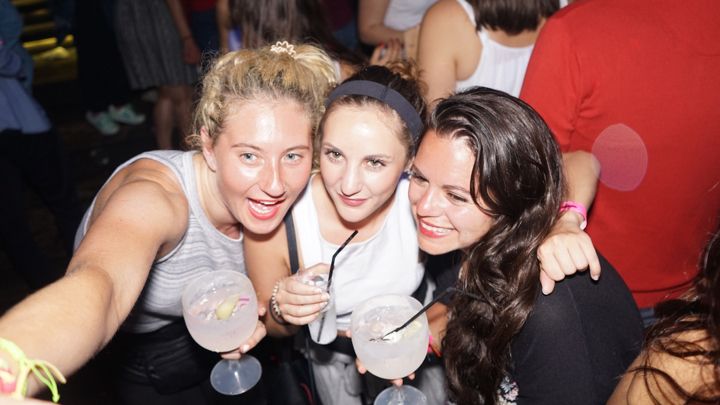 Porto: Pub Crawl with 6 Drinks and VIP Club Entry - The First Pour: Shots, Beer, and Sangria to Get You Moving
