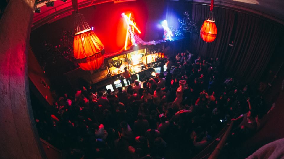 Porto: Pub Crawl with 6 Drinks and VIP Club Entry - VIP Club Entry: How Skip-the-Line Changes the Night
