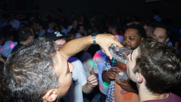 Porto: Pub Crawl with 6 Drinks and VIP Club Entry - Price and Value: Is $19 Enough for Drinks and Club Access?