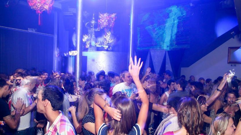 Porto: Pub Crawl with 6 Drinks and VIP Club Entry - Practical Tips for Your Outfit, Pace, and Safety
