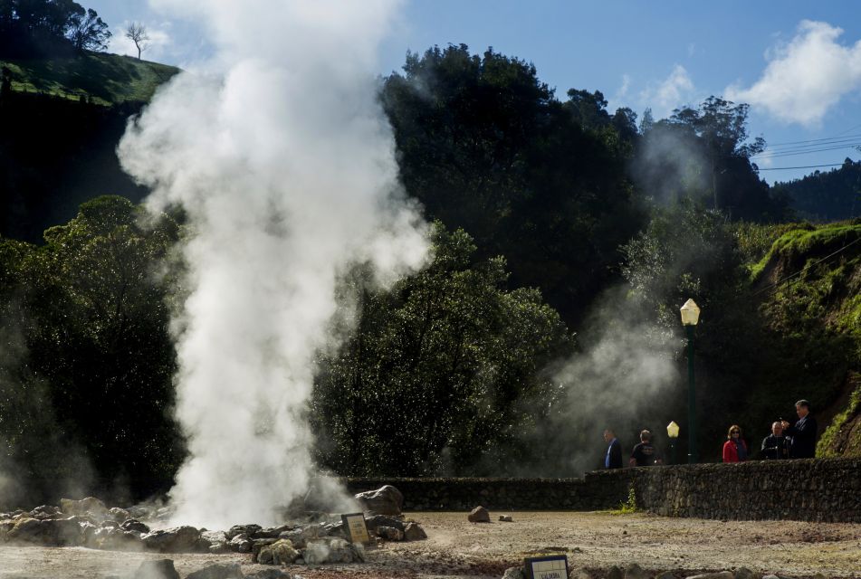 São Miguel East: Full-Day Van Tour with Lunch - The Cozido das Furnas Lunch You’ll Actually Remember