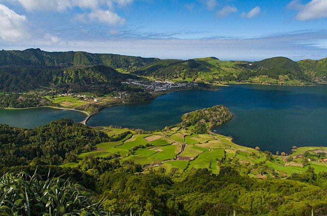 São Miguel West Full Day Tour with Setes Cidades Including Lunch - West Coast Edges: Escalvado, Mosteiros Pools, and the Black Stones Lookout