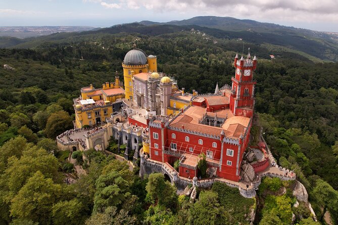Sintra-Cascais-Pena Palace 8-People Small Group Tour from Lisbon - The morning drive: Lisbon pickup and the comfort factor