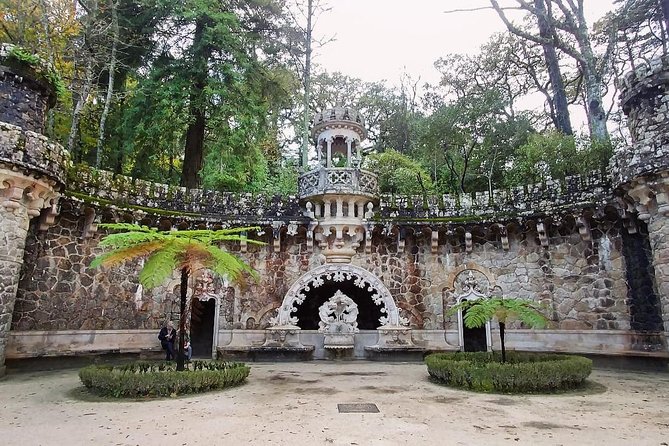 Sintra Full-Day Private Tour - A Journey through Wonderland - Old Sintra free time: lunch, pastries, and recharging your legs