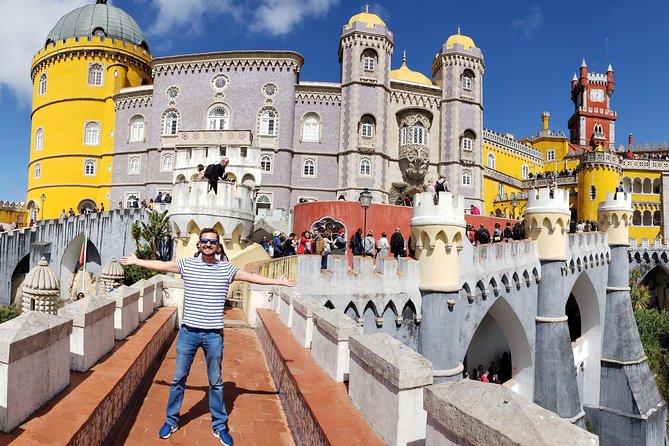 Sintra to Cascais: 2 Palaces, 4 Sites, Small Group 10 Hour Tour - Vale dos Lagos at Parque da Pena: lake views and palace angles